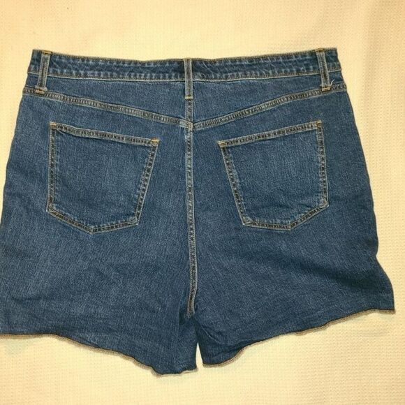 Universal Thread Boyfriend Jean shorts - Picture 4 of 5